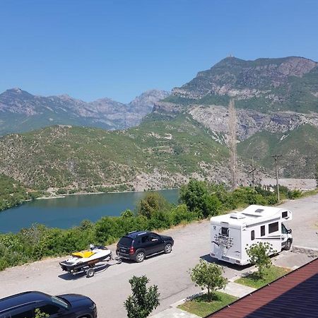 Lugina E Komanit Екстериор снимка