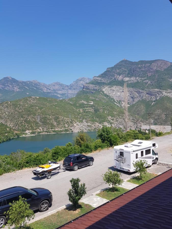 Lugina E Komanit Екстериор снимка